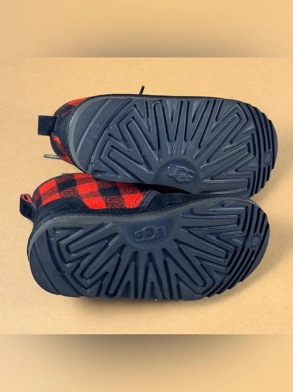 UGG Neumel II kids youth size  1 shoes black red plaid shearling snow boots